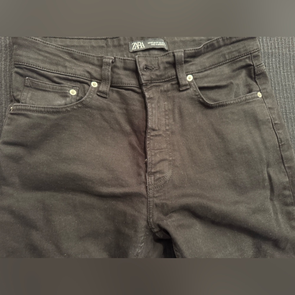 Zara black cropped jeans. Mint.